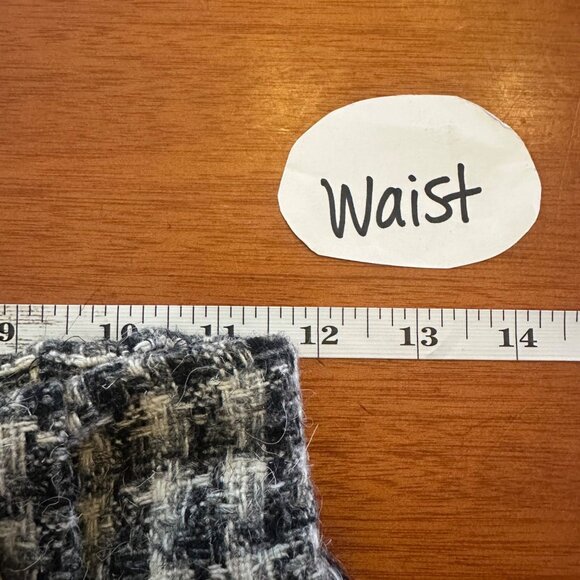 Elegant Houndstooth Pencil Skirt - Picture 3 of 7